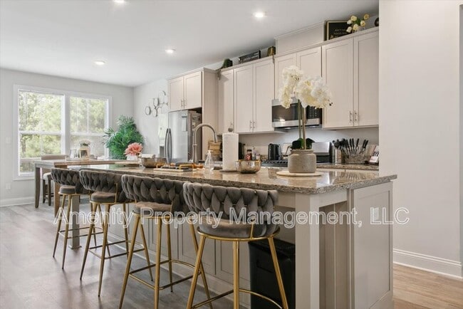 Building Photo - 121 Daybeacon St