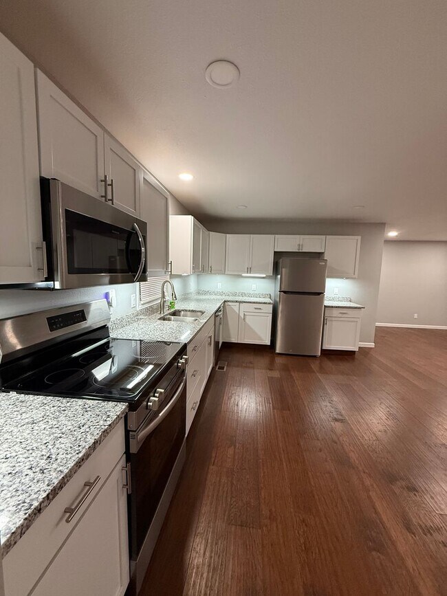 Building Photo - Very Nice 3 Bedroom home in great location!