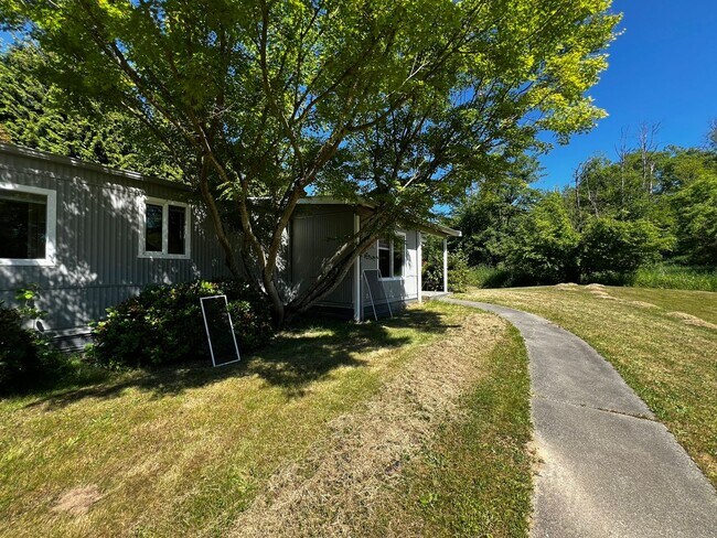 Building Photo - Remodeled 3BD 2BA in Ferndale!