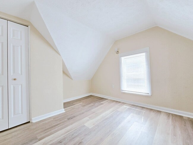 Building Photo - Charming 5-Bedroom House on the West Side ...