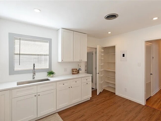 Building Photo - 4334 Randall Dr