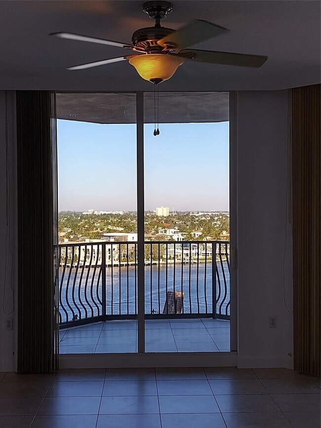 Building Photo - 100 S Birch Rd