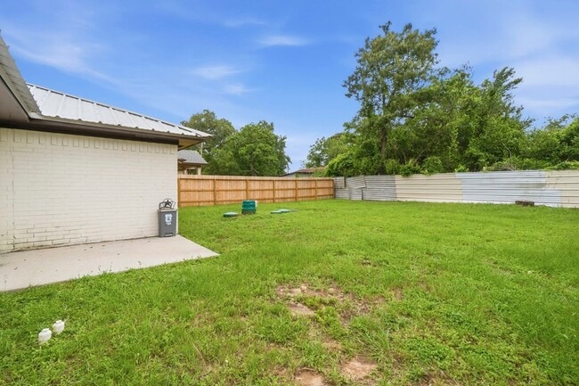 Building Photo - 14850 Coaltown Rd