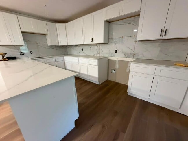 Building Photo - 7735 Coburn Dr