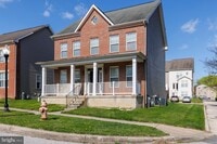 Building Photo - 4704 Denview Way
