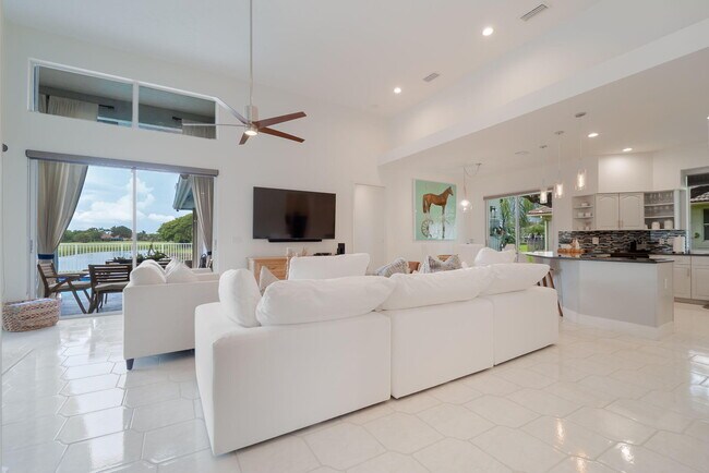 Building Photo - 1907 S Club Dr