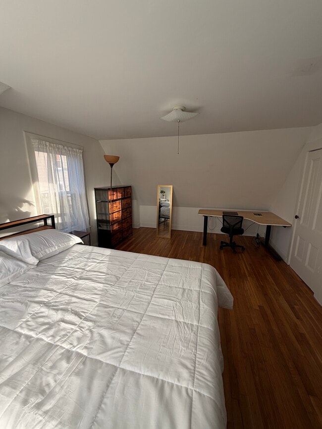 Building Photo - 104R Homes Ave