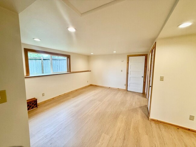 Building Photo - Brand New 1 bed, 1 bath with Den In Lynnwood $2500/mo.