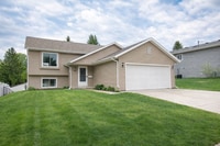 Building Photo - Updated Bamber Ridge Split-Level with Fenced Yard