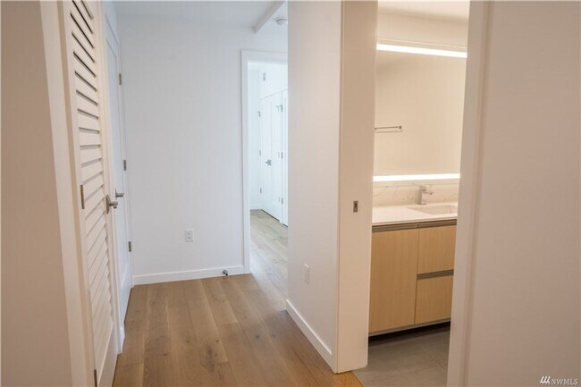 Building Photo - 1Bd/1Ba Seattle Condo