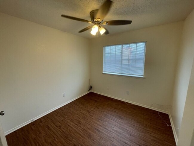 Building Photo - Beautiful 2 Story Updated Home in Grand Prairie