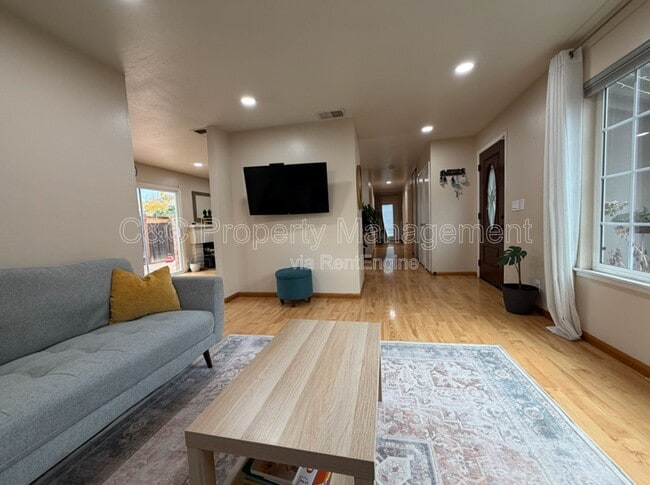 Building Photo - 1411 Hillsdale Ave