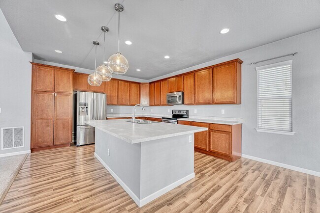 Building Photo - $2,950.00 - 3 Bedrooms, 2.5 Bathrooms, Single Family Home in Circle Rock with Cozy Fireplace!