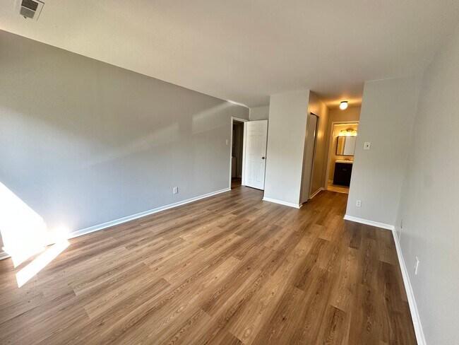 Building Photo - 10108 Campus Way S