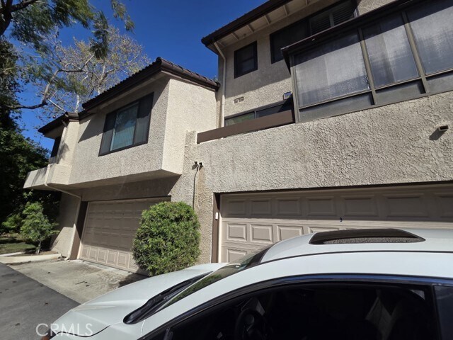 Building Photo - 9 Rock Cliff Pl