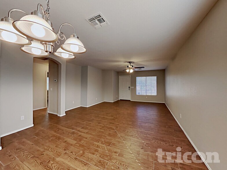 Building Photo - 873 E Geona St