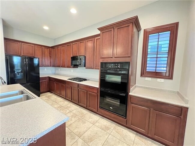 Building Photo - 2117 Thames View St