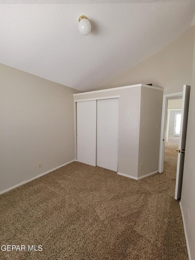 Building Photo - 3200 Mountain Ridge Dr