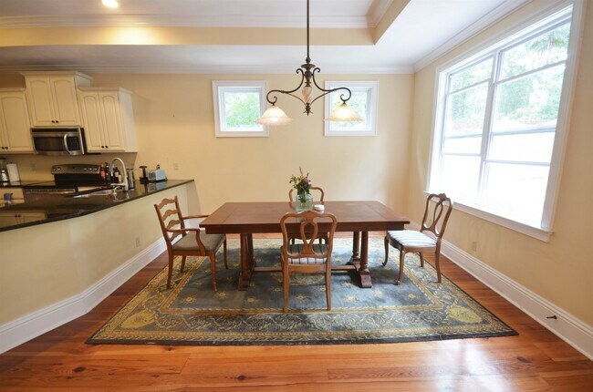 Building Photo - 2204 Altoona Dr