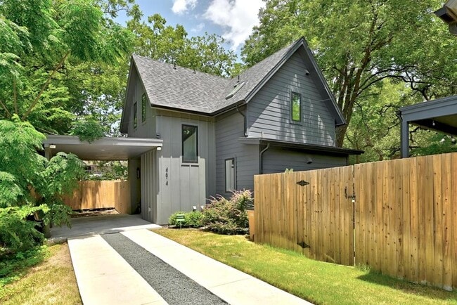Building Photo - 4614 Englewood Dr