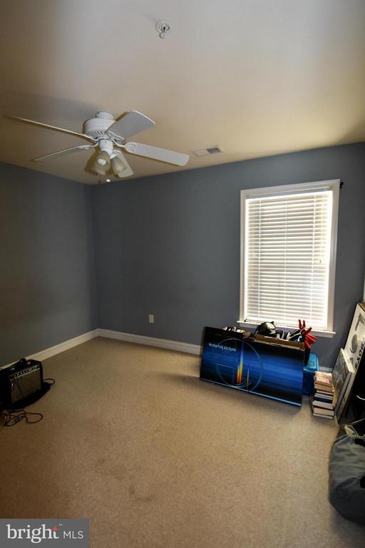 Building Photo - 805 Thicket Ct