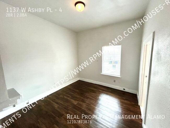 Building Photo - AVAILABLE NOW! 2 Bedroom /2 Bath Unit Avai...