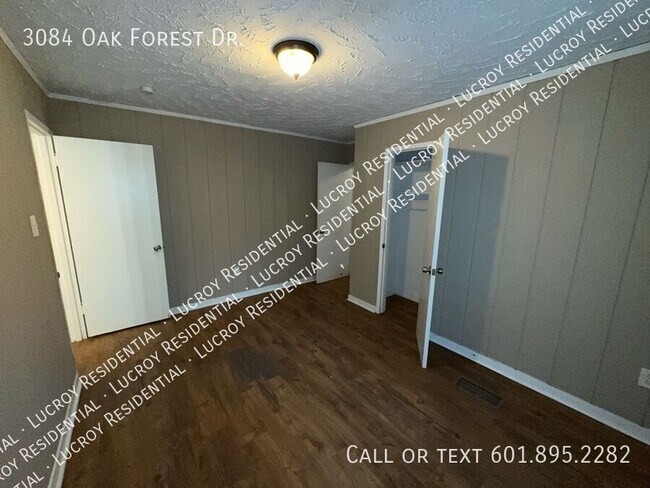 Building Photo - 3084 Oak Forest Dr