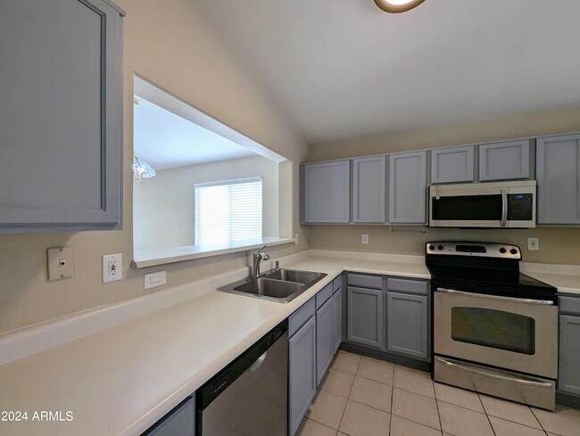 Building Photo - 7059 W Gardenia Ave