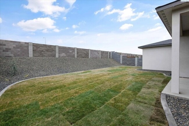 Building Photo - Modern 4-Bedroom Home in Desirable Richland