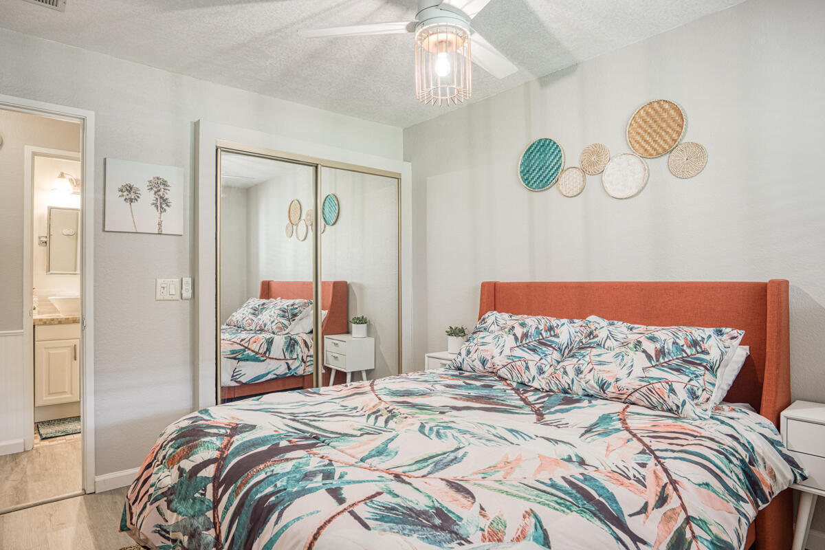 Left side Bedroom - 420 N Villa Ct