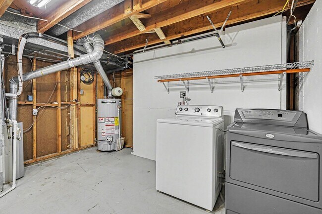 Building Photo - 6881 Fox Way