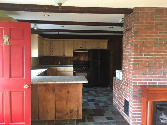 Building Photo - 36 Happy Valley Rd