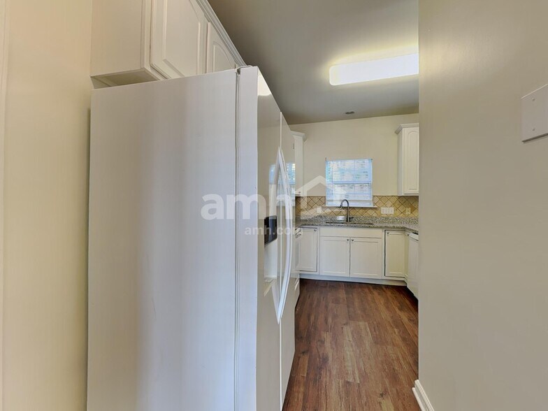 Building Photo - 3104 Gross Ave