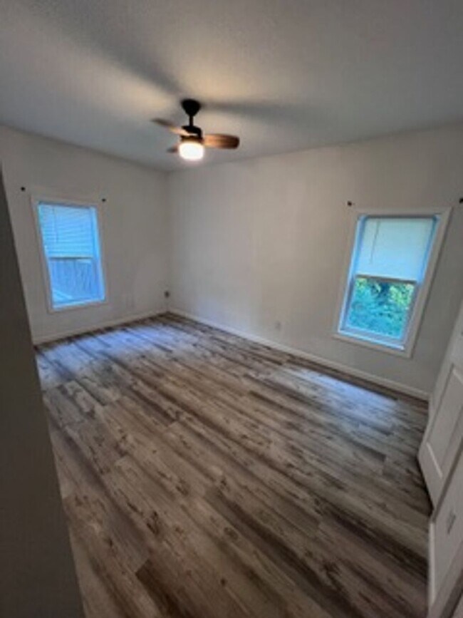 Building Photo - 4703 Wildwood Rd