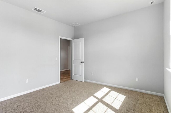 Building Photo - 365 Empress Tree Dr