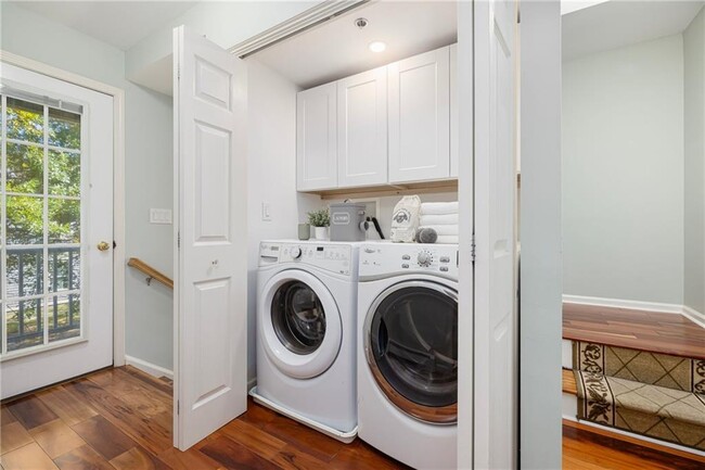 Building Photo - 231 Maple Ave