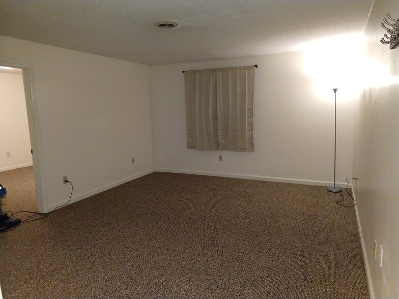 Unit 3 living room - 13 Call Rd