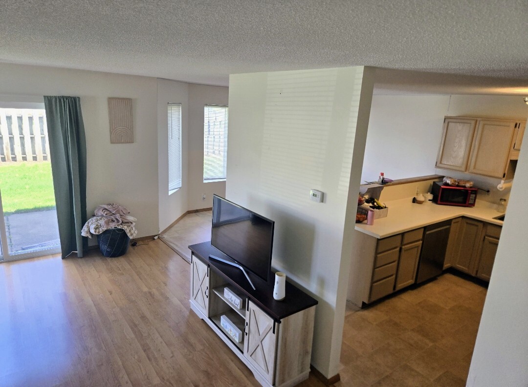 Building Photo - 2425 Bostrom Ct