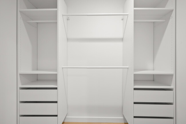 Walk-in Closet - 2215 6th St