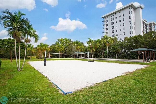 Building Photo - 2600 S Course Dr