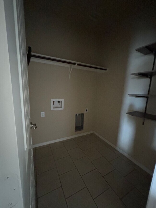 Building Photo - Charming 4-Bedroom, 2-Bath Home in Homeste...