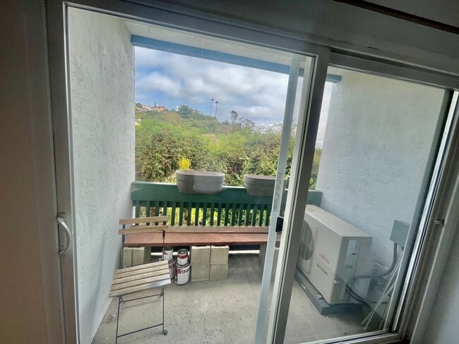 Building Photo - Charming 1 bedroom 1 bathroom in heart of ...