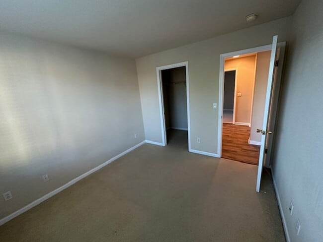 Building Photo - Spacious 4-Bedroom, 2.5-Bathroom Home, Fre...