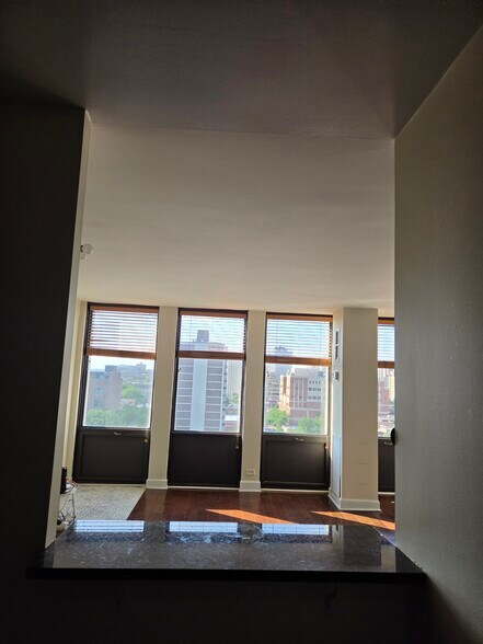 Building Photo - 444 W Fullerton Pky