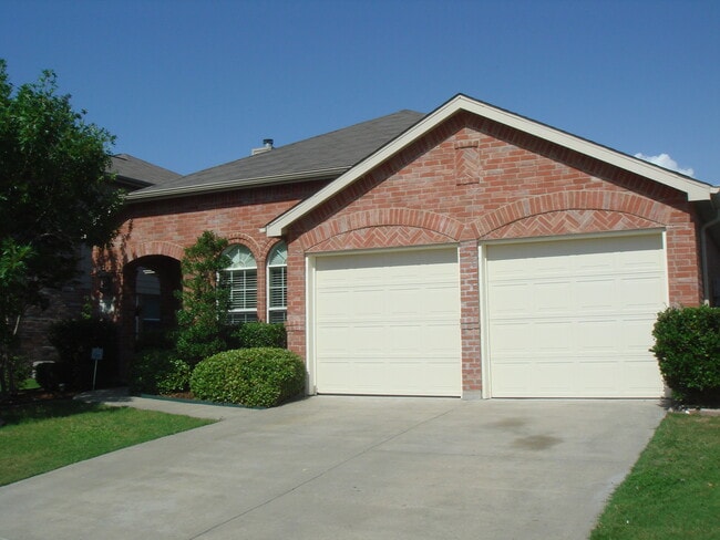 Building Photo - 1030 Warbler Ln
