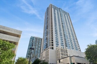 Building Photo - 1122 N Clark St