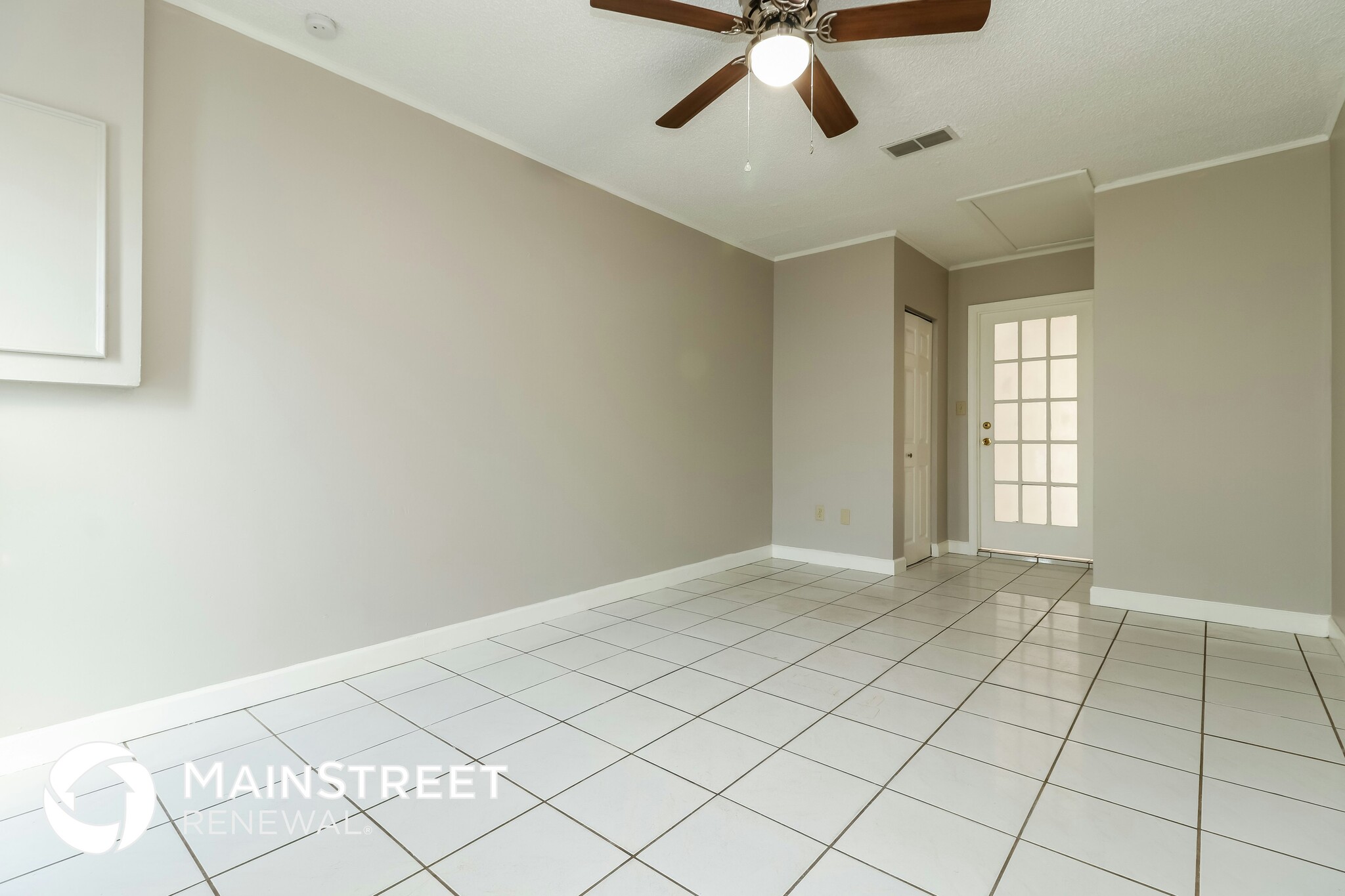 Building Photo - 207 Regal Park Dr