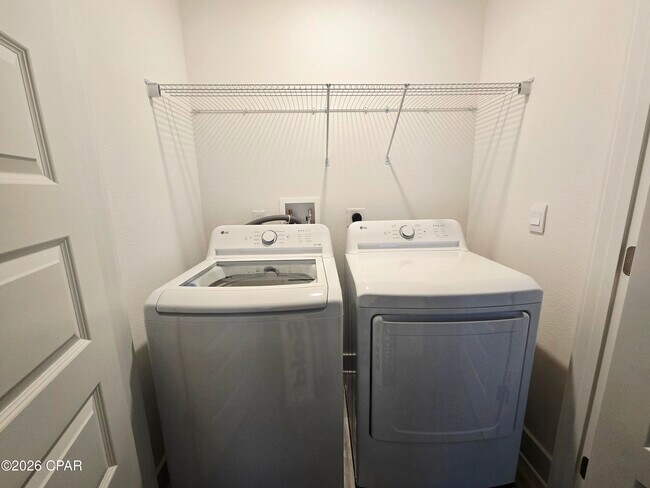 Building Photo - 396 Salt Creek Lane