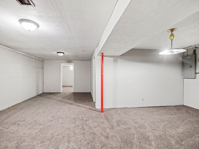 Building Photo - Bellevue 3 bedroom house for rent