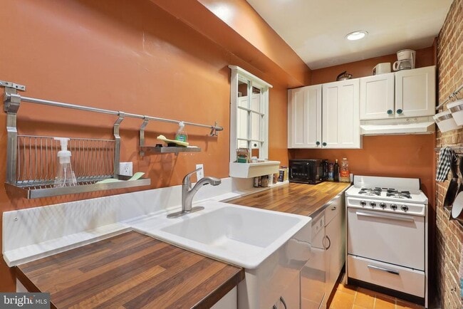 Building Photo - 409 South Carolina Ave SE